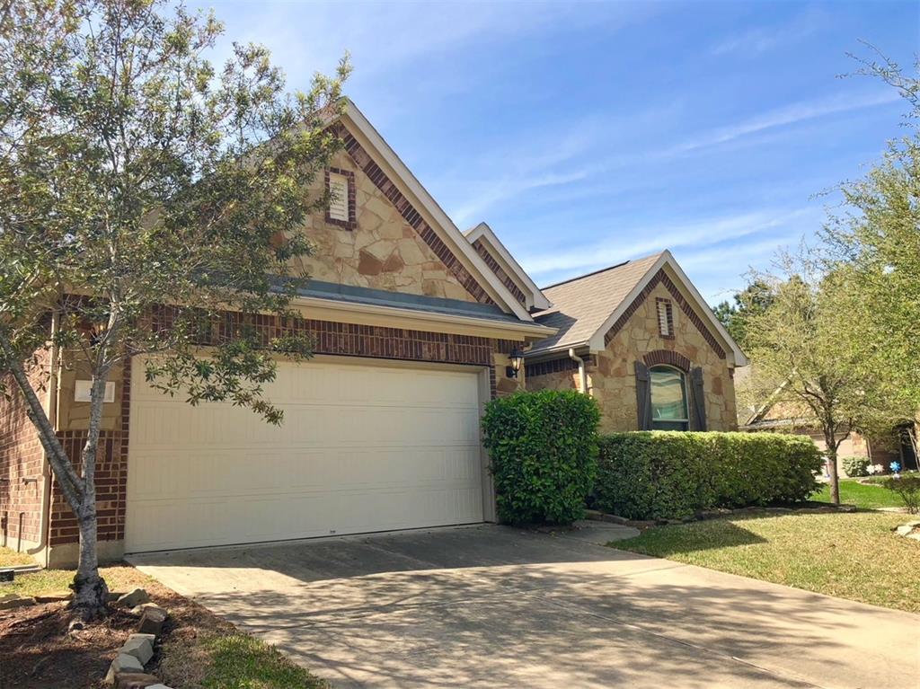 11 Silver Arrow Court Spring, Texas Beautiful rental that is clean & ready for a new family! Super 3 bedroom, 2 bath home that also comes with a washer, dryer & refrigerator. Large living room w/corner gas log fireplace plus nice tile flooring. The living room opens into the kitchen & breakfast room so this makes a great space for family, friends & entertaining. Amazing kitchen with tons of cabinets & counter space plus granite countertops & stainless steel appliances. Large formal dining w/pretty wood flooring & attractive light fixture. Nice sized sequestered master bedroom w/executive bath w/double sinks, separate tub & shower & large walk-in closet. 2 nice sized bedrooms that share a full bath with a tub & shower combination. There is also a great hallway study nook between the 2 bedrooms...super space for the kids to study or to set up a separate office area. There is a 2 car attached garage w/additional storage space off of the utility room. Great space for bikes & mowers and such. Close to the new HEB and Hwy 99!