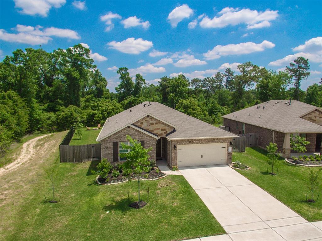 24350 S Newcastle Bay Trail Spring, Texas Beautiful like new DR Horton single story traditional brick and stone home in desirable new community of Hampton Creek! This is a fantastic neighborhood offering a pool, splash pad, playground and clubhouse. Ideal location just minutes from both Grand Parkway and The Woodlands Parkway with ample shopping, restaurants and entertainment. Great curb appeal with an amazing attention to detail throughout both inside and out. Features include granite countertops, island kitchen, stainless steel appliances, ceramic tile flooring, high ceilings, and a picture perfect oversized back yard area with no neighbors in back!