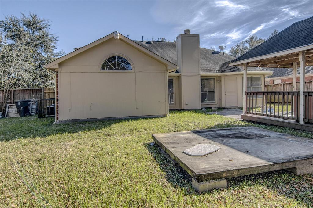 102 Black Walnut Drive, Houston, TX 77015