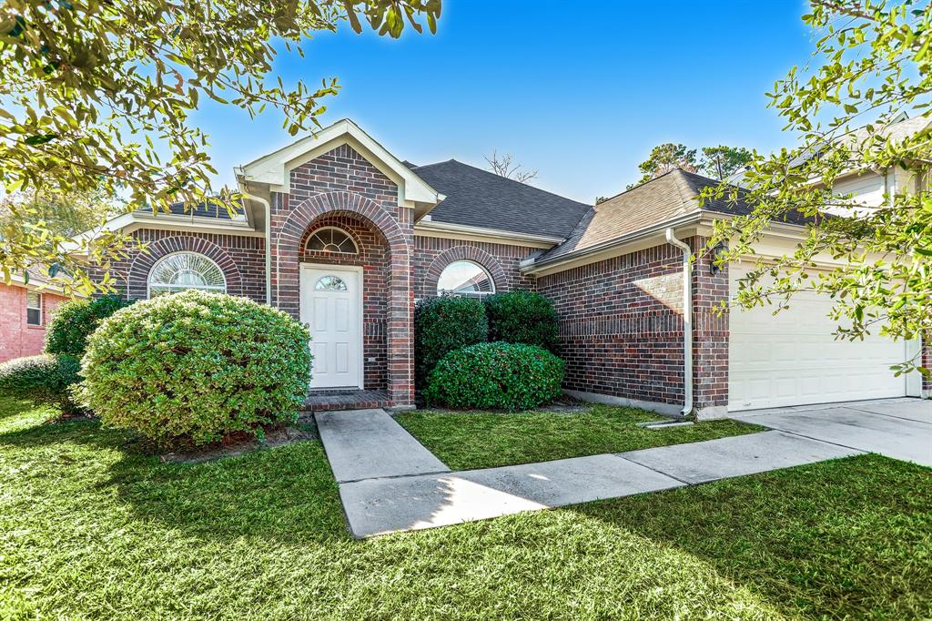 19115 Center Park Drive Spring, Texas Gorgeous light and bright one-story home located in private gated community offers lovely, neutral paint palette and outstanding open floor plan with the kitchen opening to the breakfast nook and comfortable living area with gas fireplace. Highly functional living spaces add to the appeal of this lovely home. Large master suite is complete with tray ceiling, dual vanities, whirlpool tub, separate walk-in shower, and huge walk-in closet. Two other sizable bedrooms split from the master offer maximum privacy. Study (currently playroom) can be used as a fourth bedroom. Formal dining opens to cozy den or second living area. Sizable fenced backyard provides ample room for entertaining family and friends. Walking distance to the neighborhood pool and community park. Excellent curb appeal in a great neighborhood. This location can’t be beat with easy access to I-45, Grand Parkway, Hardy Toll, Exxon campus, shopping and great restaurants! NO FLOODING. Community retention pond works well!