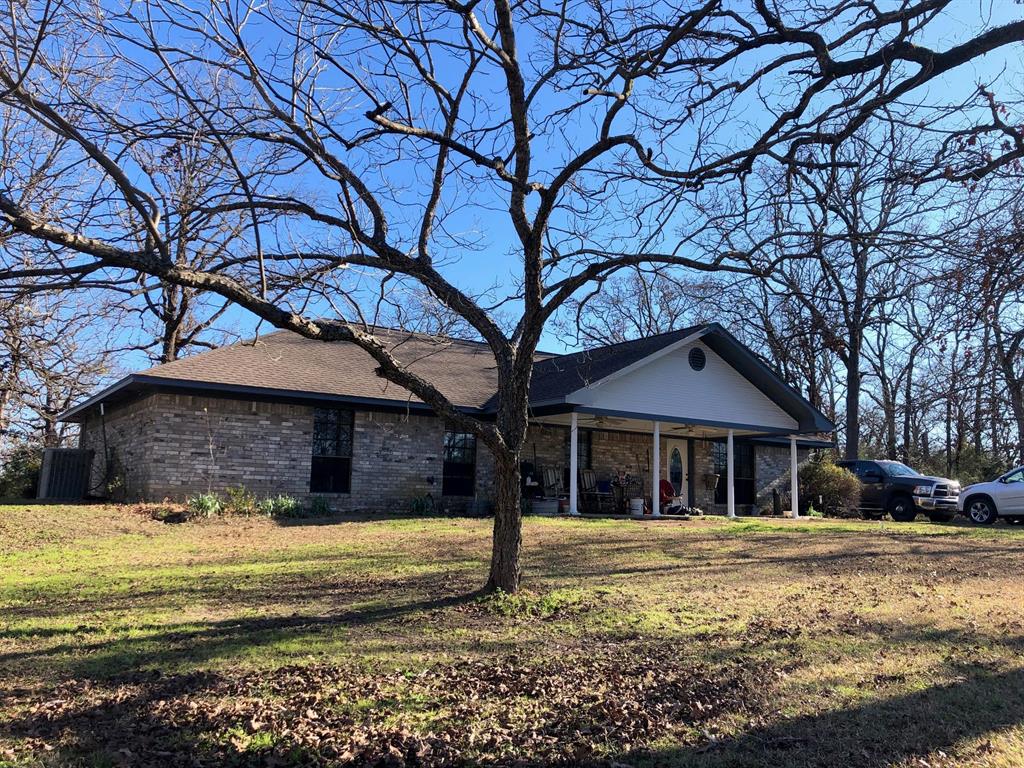12643 Fm 2539 Buffalo, Texas Buffalo 3 BED 2 BATH on 5.50AC - Nice Brick Home with the perfect Location being just outside on town on the nice and quiet FM 2539 ( Harcrow Lake Road )
This home sits atop a hill tucked back in the woods making it an ideal location for someone wanting to feel secluded as well wanting be close to town on a blacktop road.
There is an insulated building that is foam insulated, wired and partially finished out as well a big covered carport that is wired with an RV plug.
The property is mostly wooded and holds lots of deer and other wildlife.
Great Place.