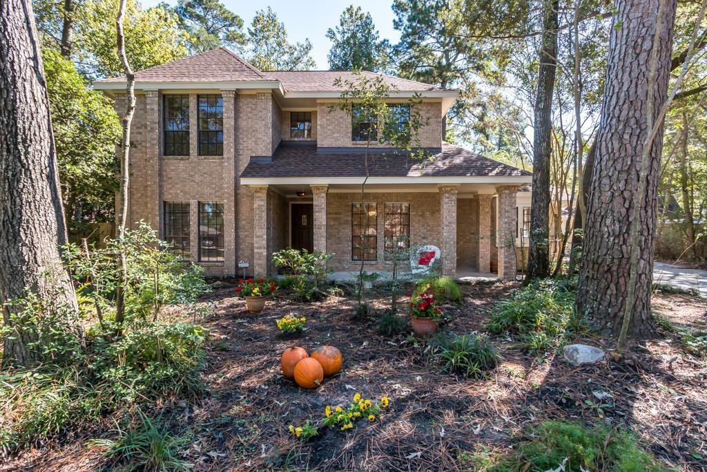 31 Silent Brook Court The Woodlands, Texas Great location-Cochrans Crossing! Cul-de-sac. Walking distance to David Elementary & Collins Intermediate. Updated 2-Story Family Room with two sided Fireplace. Freshly painted Kitchen, Den and Breakfast room. Granite Counters & Stainless Steel appliances, Includes refrigerator. New carpet and paint. Brushed Nickel Lighting, Ceiling Fans. Just minutes to Schools, groceries, shopping and i45!