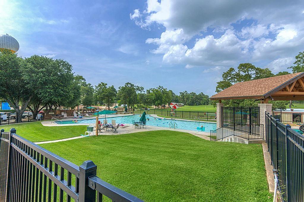 95 Hanover Lane, Panorama Village, TX 77304