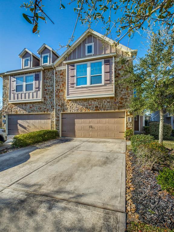 106 Cheswood Manor Drive The Woodlands, Texas Beautiful and spacious townhome very close to YMCA, library, 9th grade campus! Tile flooring in living, breakfast and dining areas and carpet upstairs. Spacious master with nearby utility room complete with washer and dryer! Generous living area is open to kitchen with large granite island. Stainless appliances, 42" cabinets. Zoned to award winning Woodlands Schools