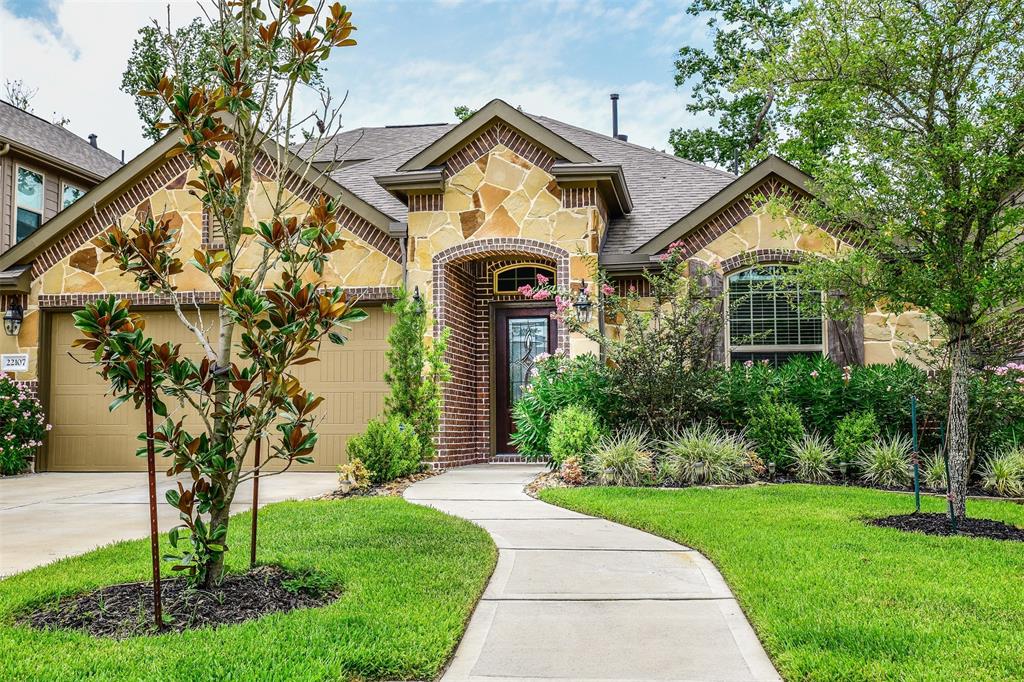 22107 Rustling Springs Drive Spring, Texas Beautiful house Excellent condition. Open kitchen features espresso stained maple cabinets and slab granite countertops. All appliances included: Stainless refrigerator, Washer, Dryer. Wood floor throughout 1st floor. Master bath w/granite, jetted tub and separated shower. Upstairs can be an awesome game room or media room. Near Woodlands, Exxon, Springwoods, Bush Airport. Quick access to Grand Parkway, FM 2920, I-45 and Hardy Toll way. Minutes to super market and stores. Award Winning Klein ISD. Move-in Ready! Showings open!