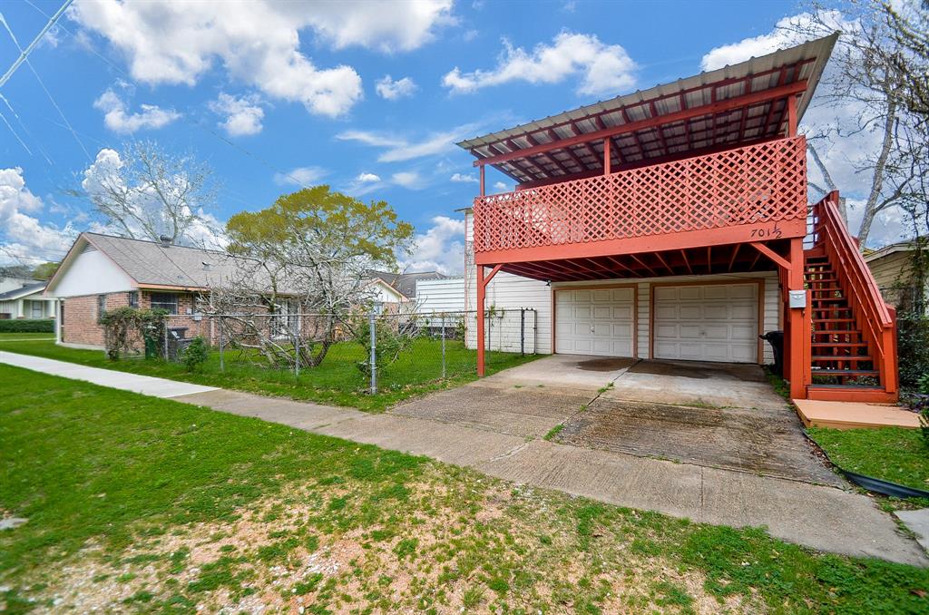701.5 Redan Street Houston, Texas Upstairs Garage apartment with 1 bedroom and 1 bath. Open concept living and kitchen with full size washer and dryer next to kitchen area. Wonderful large balcony decking is a perfect for enjoying the outdoors anytime. Washer, dryer and refrigerator included with rent. Owner pays water/sewer. Close to parks, restaurants and downtown activities.