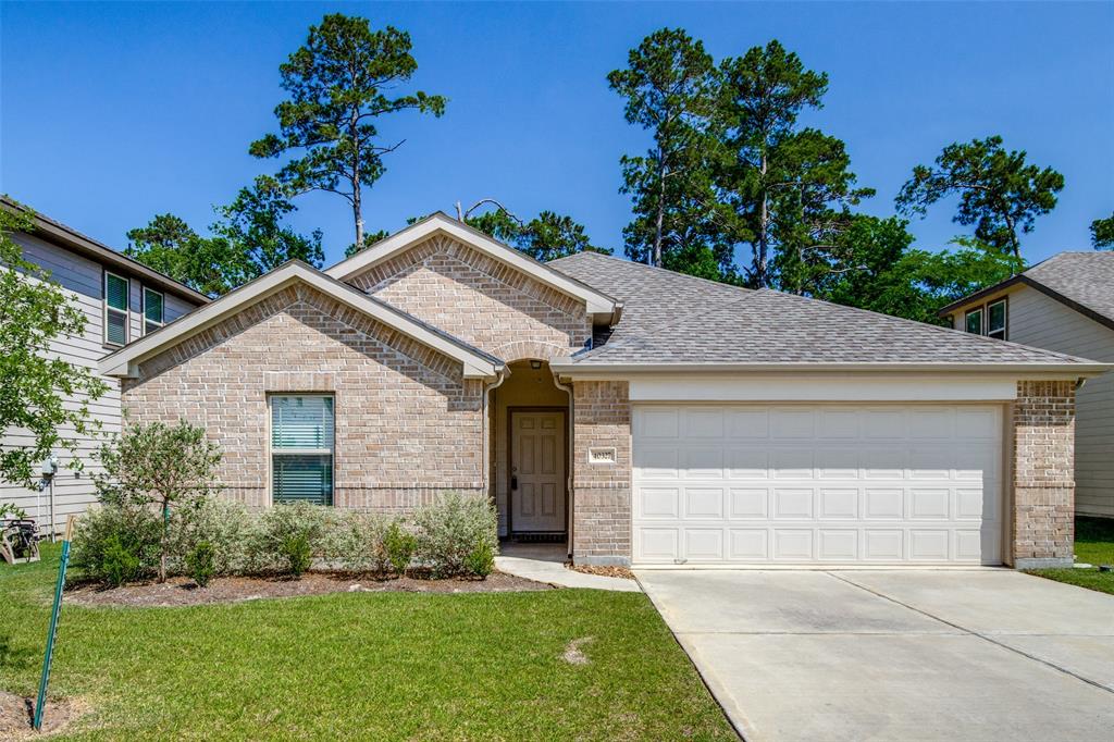 40327 South Hill Pass Magnolia, Texas This 3 bedroom/2 bath home is like new. This home has a great open floor plan with lots of space in the open family, kitchen/dining area. Granite countertops in the kitchen. Master has separate tub and shower with double sinks, a huge walk-in closet and ceiling fan. Great covered patio and no neighbors behind the home. Nice culdesac street and great schools. Less than 2 miles from Magnolia High School. Whirlpool refrigerator with water/ice dispenser in the door.