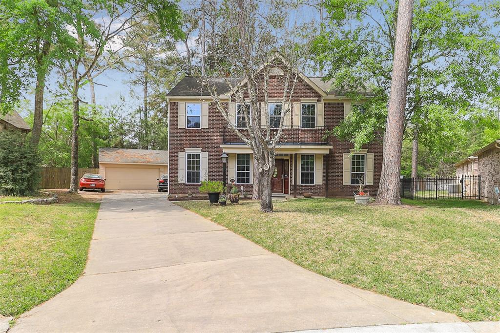 71 W Indian Sage Circle The Woodlands, Texas Beautiful brick home in the heart of The Woodlands, available April 1. Home features a huge back yard, sun room, storage shed, cul de sac street and no rear neighbors! Open design layout with family room open to kitchen & breakfast area, wood burning fireplace, new granite counter tops, wood flooring throughout and all appliances included! Master bath features a soaking tub, separate shower and walk in closet. Nature trails, parks and fishing pond all within walking distance! Zoned to The Woodlands High School with easy access to Woodlands Parkway, I-45 and Grand Parkway!