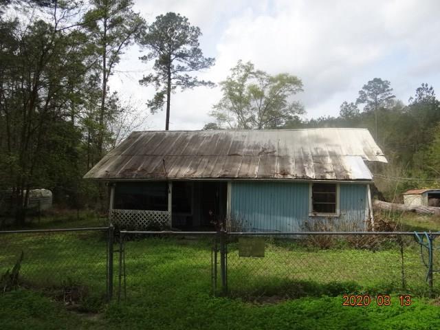 785 Hardin Hideout Road Moscow, Texas Really pretty acreage in the country. 5.4 acres with an old farm house that needs to be torn down.
Seller has no knowledge of the condition or presence of the septic system. Selling for land value only.