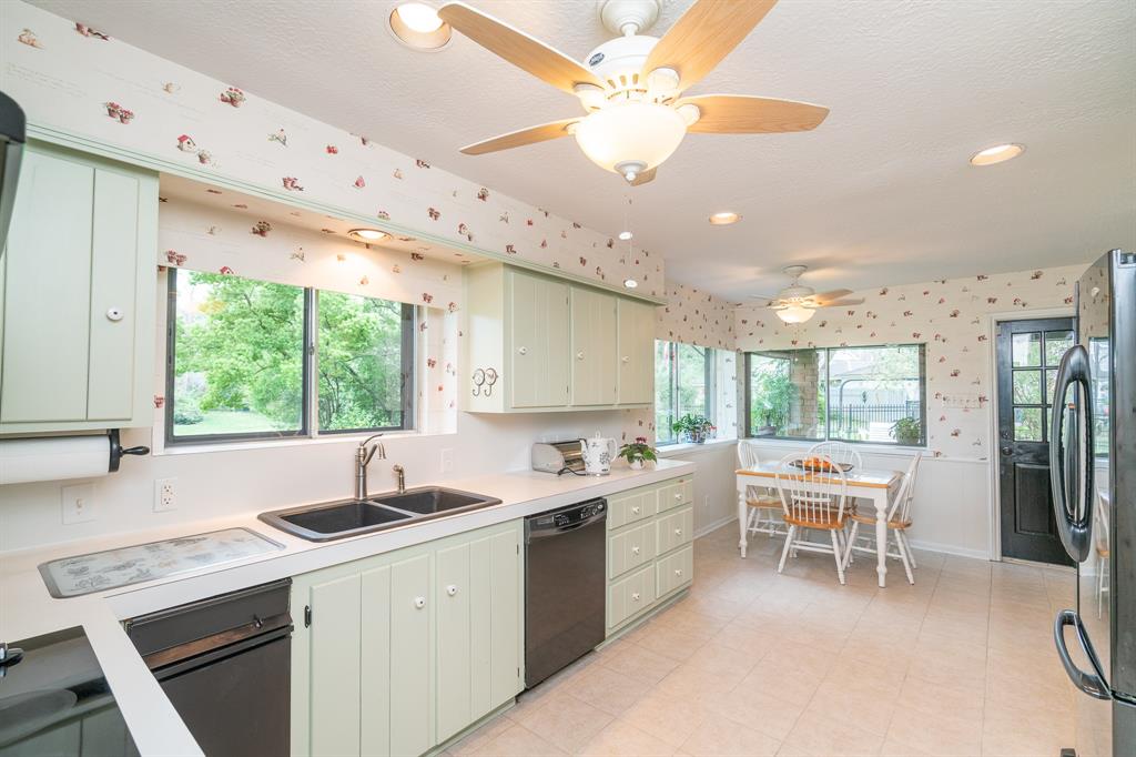 105 Saint Cloud Drive Friendswood Tx 77546