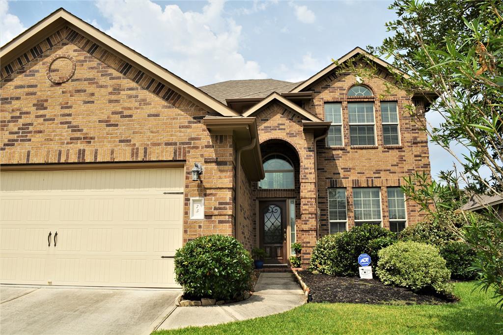 75 Black Swan Place The Woodlands, Texas Grand entry way with high ceilings that are also carry through to the family room, featuring tall windows making for a light and bright living room. Functional kitchen with granite countertops, GE Profile stainless steel appliances, sink that looks into the family room. 4 Spacious rooms, 3 1/2 baths. Great back yard, covered patio perfect for entertaining! A very well maintained home and clean!