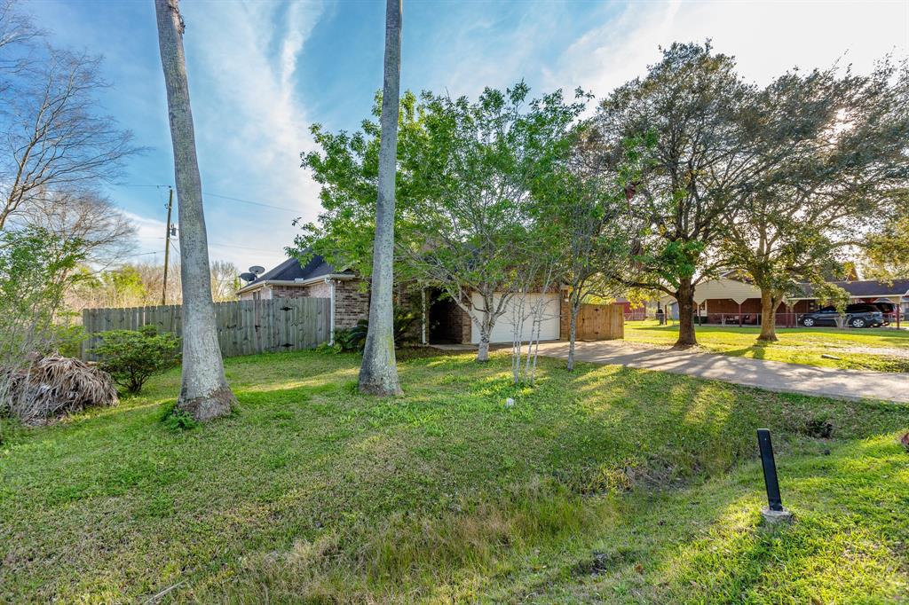 218 Texas Avenue, Rosharon, TX 77583