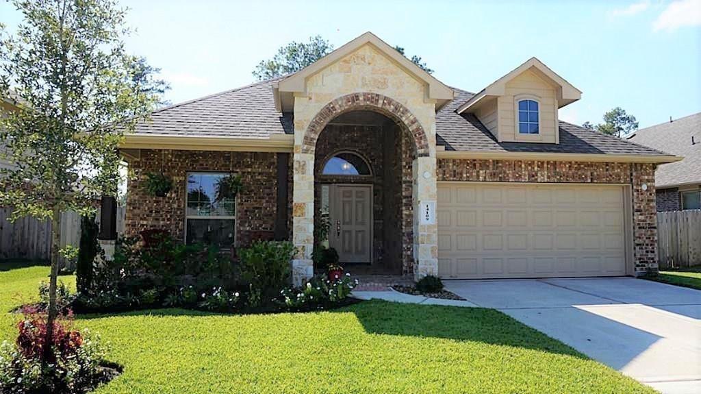 14109 Isle Royal Lane Conroe, Texas Beautiful single story 3 bedroom home in the Fosters Ridge subdivision. Zoned for the excellent schools in The Woodlands. Community swimming pool and rec center are very close and the neighborhood is close to all the amenities that The Woodlands has to offer. Home has granite counters, spacious open concept living area, stainless steel appliances, fully fenced backyard with a covered patio, and a private study. Fantastic home, come see it before it is gone!