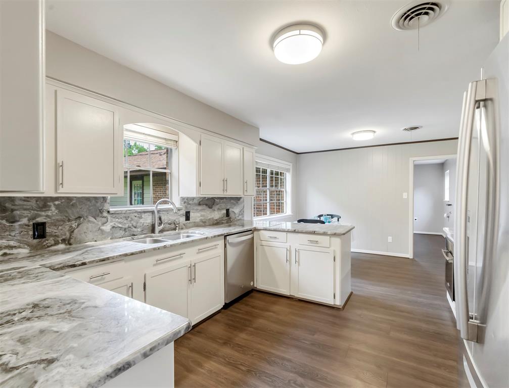 8 Hillcrest Drive Conroe Tx 77303 Har Com