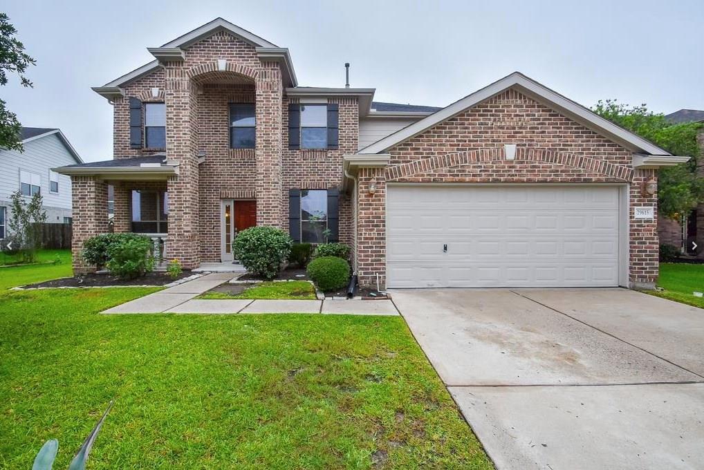 29615 Legends Green Drive Spring, Texas Builder's personal home with custom touches. Mast is down with private loft prefect for exercise room, study, etc. Chef's kitchen, open space looking over the living room. Oversize backyard, covered patio, crown molding, wood floors, ceramic tile and much more. Come see it today.