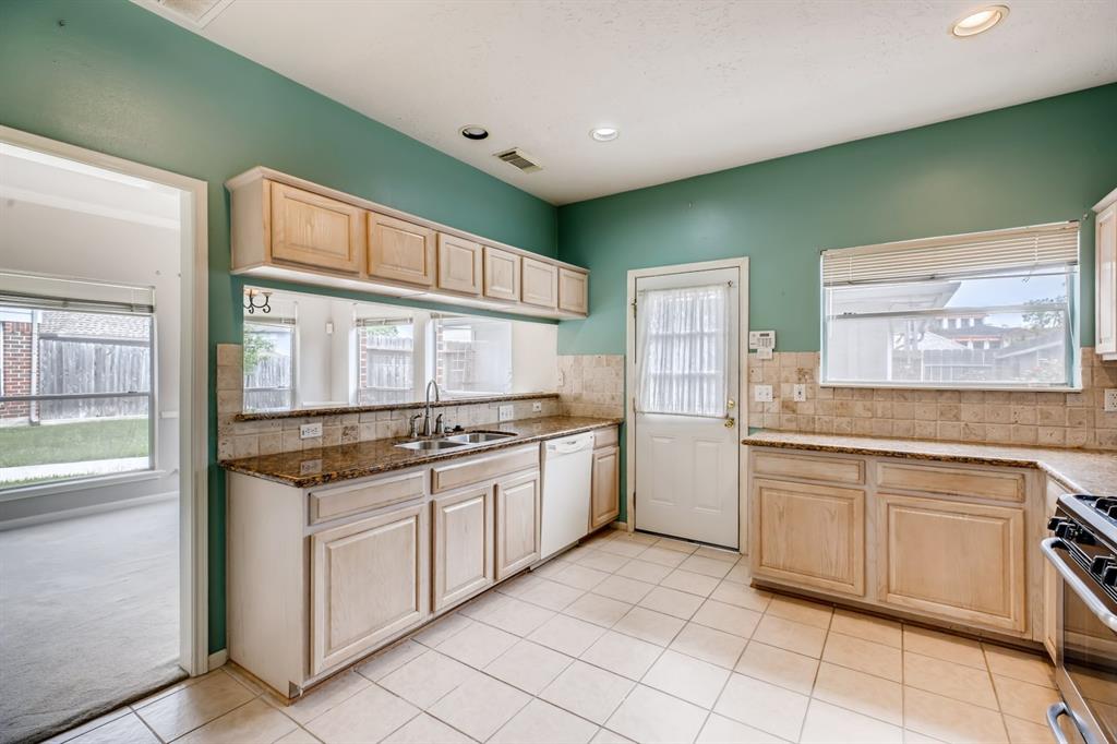 1241 El Camino Village Drive, ster, TX 77058