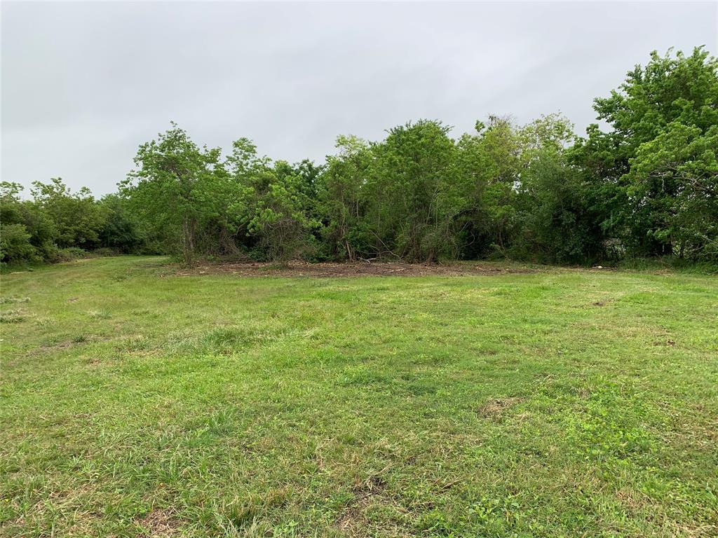 12995 Speed Road Santa Fe, Texas A beautiful 1.5 acre tract of land located inside of Santa Fe ISD, just outside the city limits. This is the perfect home site for someone who wants to have that private/country feel, while still being close to the necessities. No city or deed restrictions per owner. Power is available but well and septic are required.