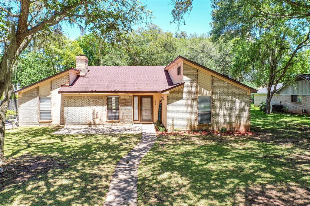 104 Arrowwood Street, Lake Jackson, TX 77566 - HAR.com