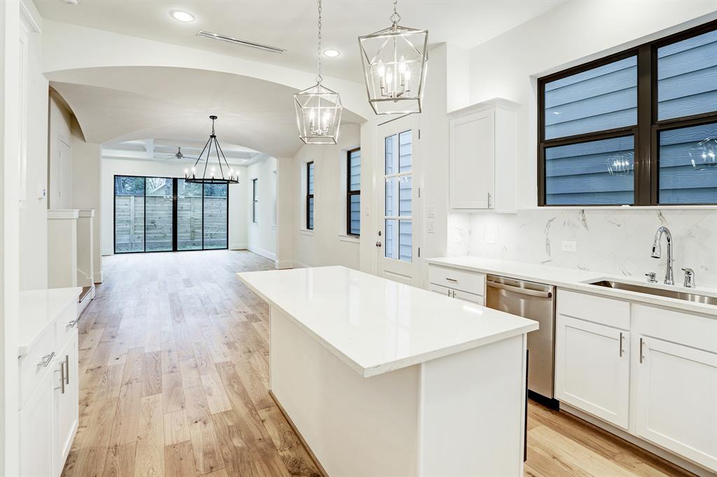 858C Fisher Street, Houston, TX 77018