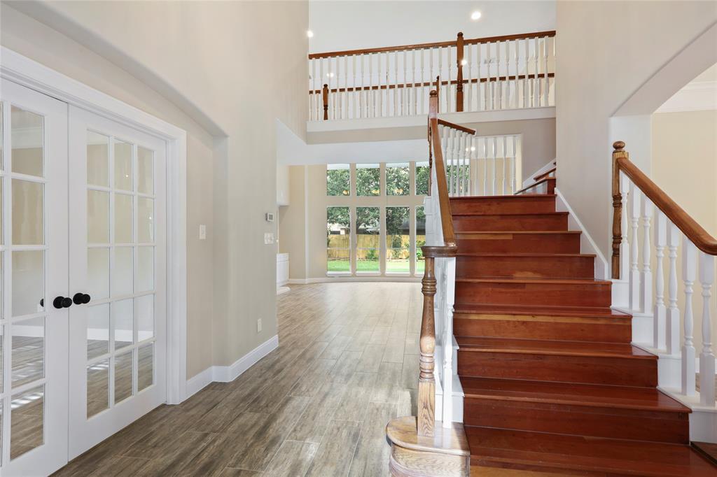 Expansive 2 story open foyer.  Walk straight into the living room.  The formal dining is to the right, the study with its French doors to the left.