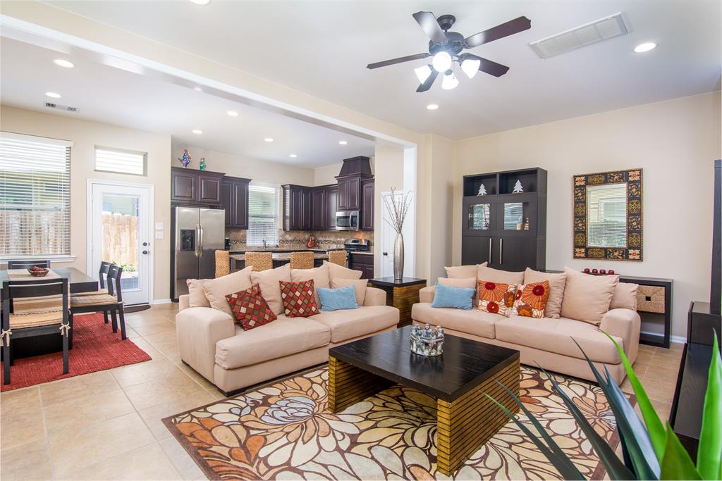 11 CHESWOOD MANOR Court The Woodlands, Texas ***FURNISHED (See exclusions)**NO SHORT TERM- MIN 12 MO LEASE **1 SMALL PET (CASE BY CASE) ** ALL BEDROOMS UP **3 BEDROOMS **2.5 BATH **Well and impeccable townhome in Sterling Ridge, close to all Woodlands amenities. Open floorplan with tie floors downstairs, kitchen and dining combo, island kitchen with granite countertops, neutral paint colors, built-ins, abundant windows with plenty of natural light, walking distance to Exemplary Coulson Tough Elementary k-6, and The Woodlands Ninth Grade Campus. CONROE ISD SCHOOLS