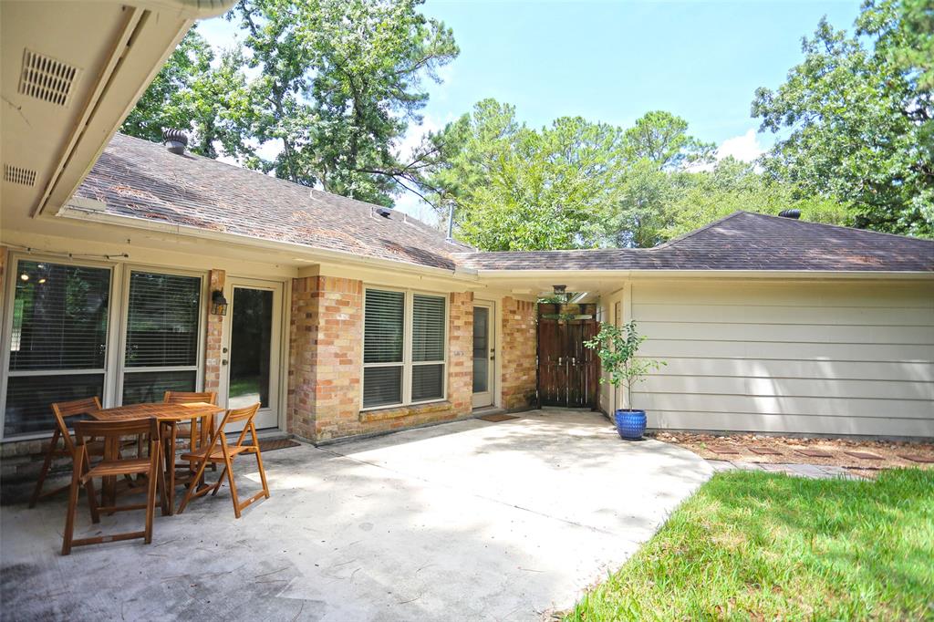 11510 Timberwild Street Spring, Texas Beautiful spacious cul-de-sac corner lot in the Woodlands Village Grogans subdivision is just minutes away from the theaters, shopping centers, groceries and the 45 freeway. The property features spacious living areas with a fireplace, dining area, a kitchen space with a double oven feature. The backyard is a must see and comes with a dog kennel. This property is a must see!!