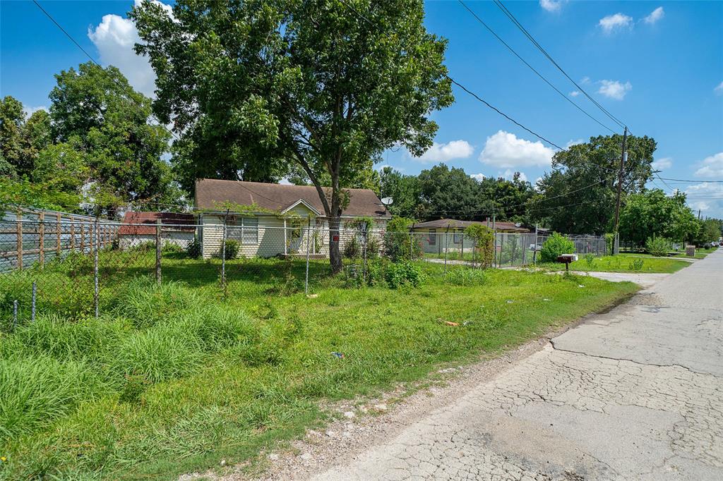 610 Blue Bell Road, Houston, TX 77037