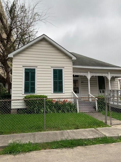 1106 Oneil Street Houston, Texas This is a land value property, ready for development as seen in the surrounding area.