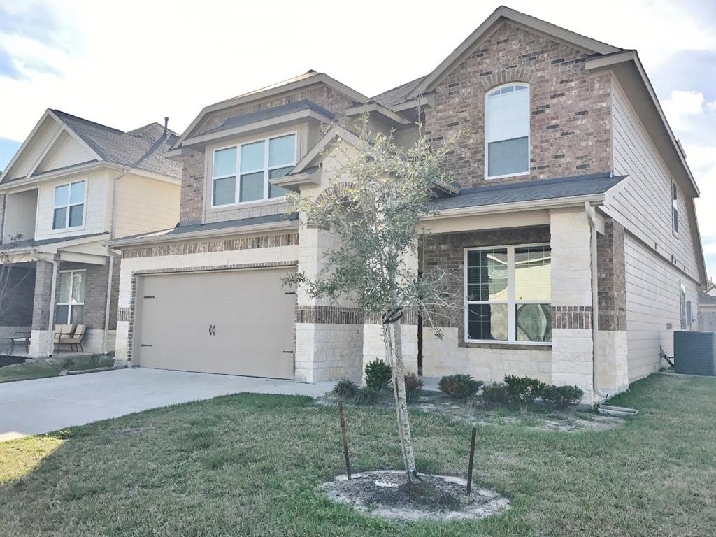 30639 Gardenia Trace Drive Spring, Texas Fabulous family home featuring 4 bedroom, 3.5 baths and a gameroom. Breakfast room plus formal dining. Spacious downstairs master suite features garden tub with separate shower. LAWN MOWING IS INCLUDED! Lease terms vary from 12 to 23 months depending upon available end dates. The specific options for the lease expiration date will be determined when the security deposit is received.