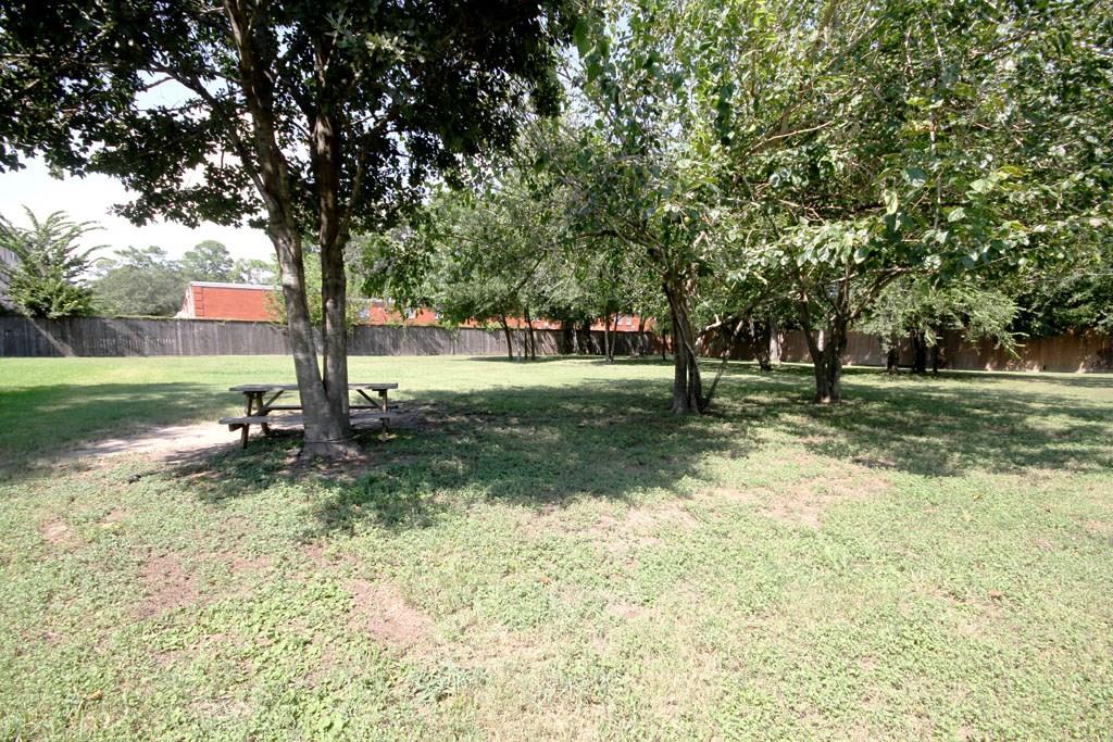 This community also features a fully fenced dog park with lots of shade.