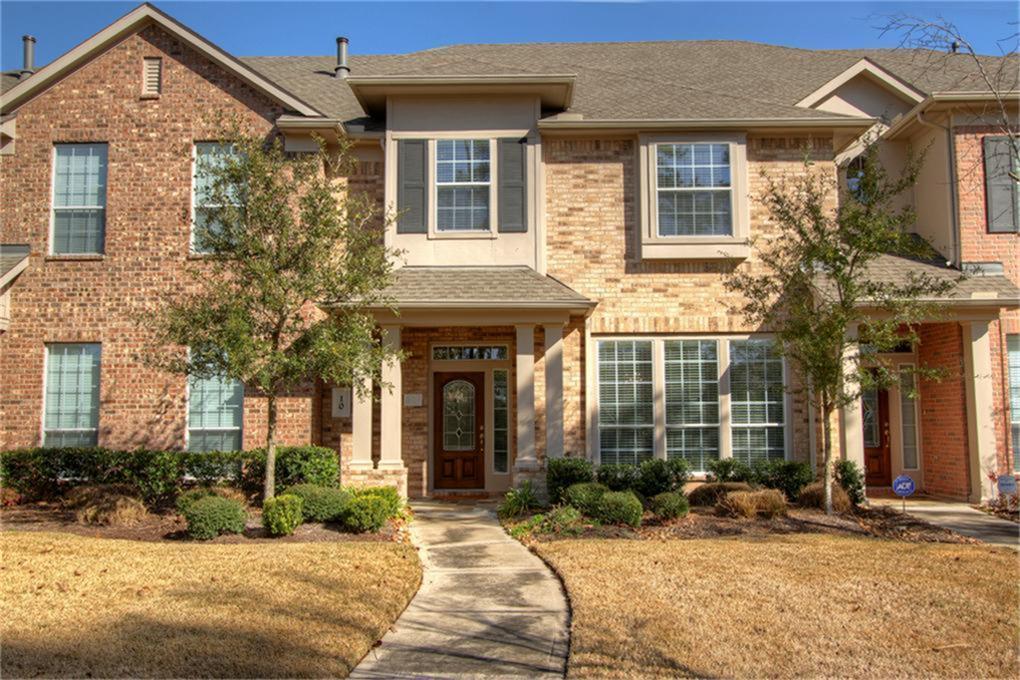 10 Ginger Jar Drive The Woodlands, Texas This is a non-furnished rental only.
Beautiful, spacious, very well maintained Townhome in the desirable Piper's Green Townhomes neighborhood in Alden Bridge. Exemplary schools, walking distance from shopping center, close to area pool and parks.Formal dining and living, open kitchen to family and breakfast. Huge master suite, plenty of storage space, kitchen granite countertops. Refrigerator, Washer & Dryer included. This is an UNFURNISHED Townhouse.