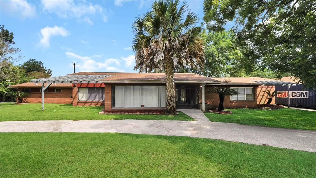 7255 1 Sims Drive, Houston, Texas 77061, 3 Bedrooms Bedrooms, 6 Rooms Rooms,3 BathroomsBathrooms,Single-family,For Sale,Sims,10767554