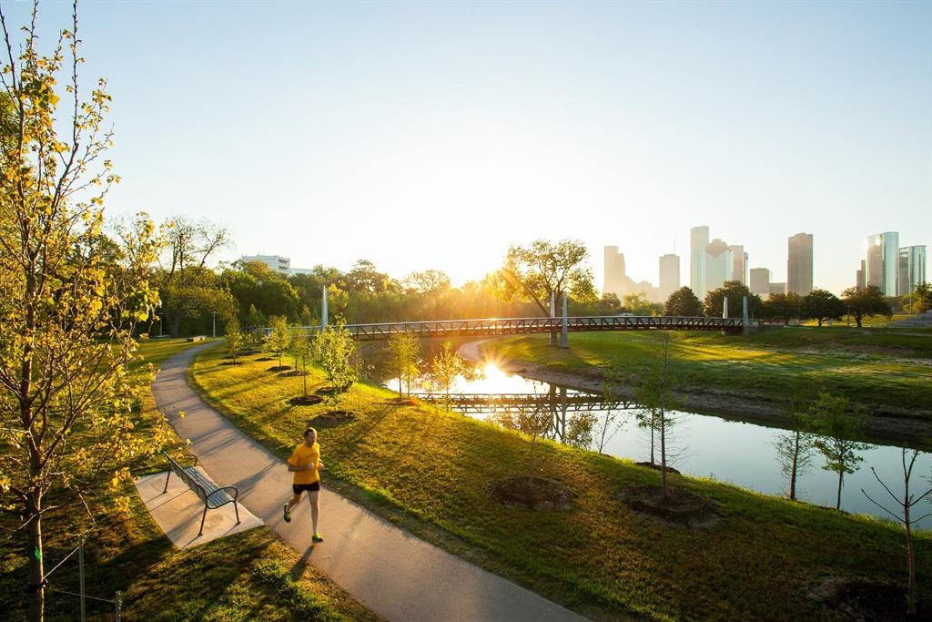 Enjoy the open spaces and jogging trails at nearby Buffalo Bayou Park