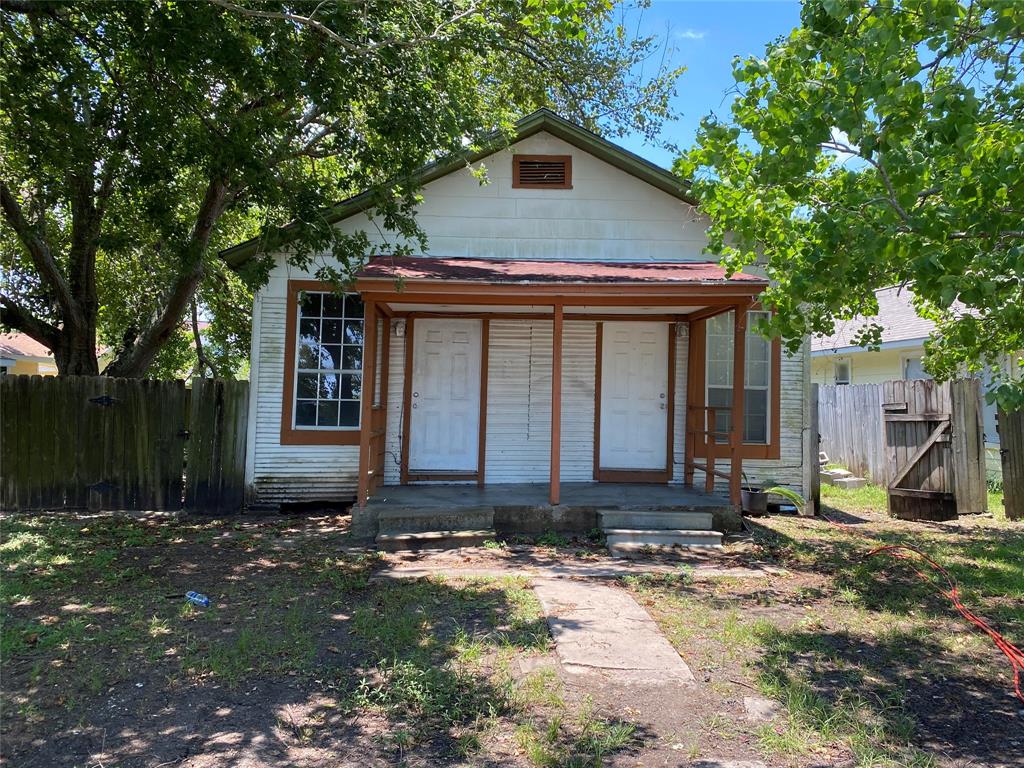 516 S 1st Street, La Porte, TX 77571