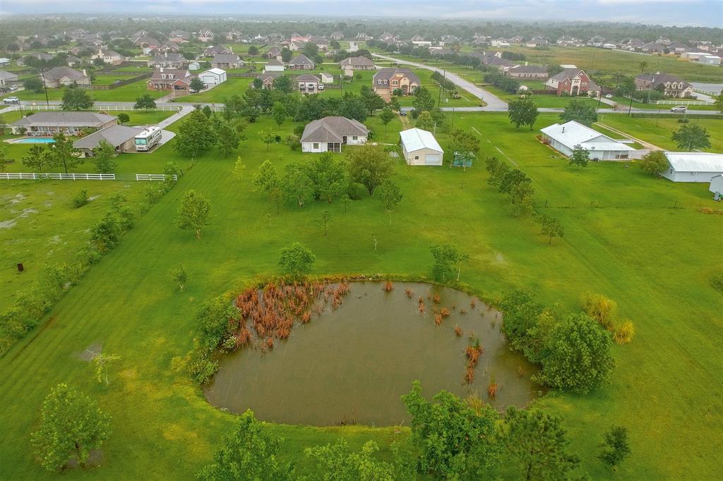 8818 Mccollum Park Road, Beach City, TX 77523