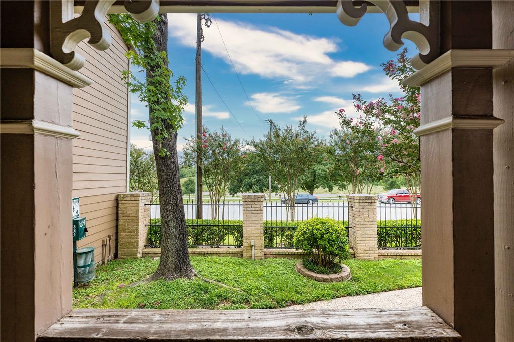 This condo is within walking distance of the White Oak Bayou hike & bike trail!