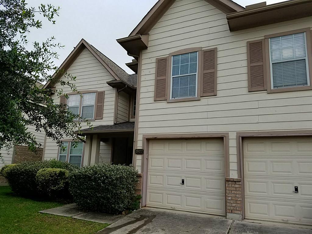 19422 Rosebud Ridge Way Spring, Texas SPACIOUS CLEAN READY FOR MOVE IN!!!MASTER STE/GARDEN BATH DOWN!BOTH FORMALS PLUS HUGE GAMEROOM UP!!3.5 BATHS! GOURMET ISLAND KITCHEN LIGHT AND BRIGHT FLOORPLAN! EZ ACCESS TO I45,FM249,AND THE WOODLANDS! KLEIN SCHOOLS! QUICK MOVE IN AVAILABLE!