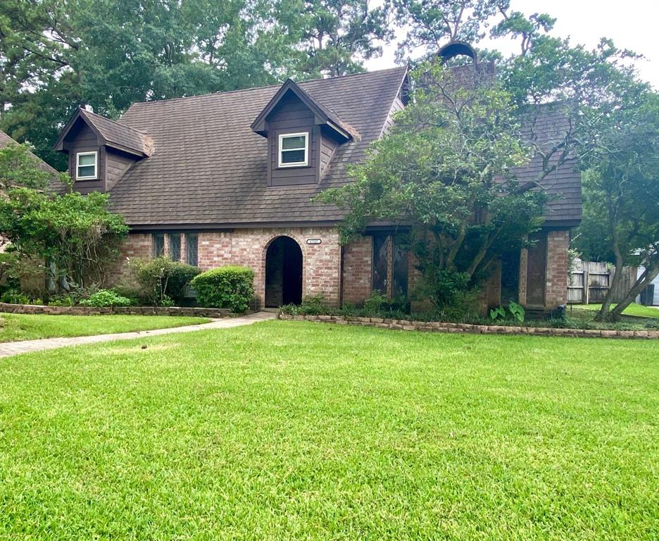 17527 Forest Mist Drive Spring, Texas This gorgeous home is located in Spring Creek Forest and zoned to Klein ISD. 4 bedroom, 3.5 baths w/bonus room above garage w/inside home access and front and back large yard. Master downstairs with wood tile, built in cabinets and sitting area. Master bath has large shower, his/ her closets, double sink vanity w/granite. Kitchen has granite counters, microwave, travertine backsplash, and 2 pantries! Large Dining and Breakfast Room great for larger furniture. Huge laundry room w/built in cabinets, sink, room for fridge/freezer, closet for storage, plus half bath! Den has wood floors, built in wet bar, gas fireplace w/mantel, high ceilings and beautiful wood frame molding. Upstairs has 3 bedrooms with a hall bath, double sink vanity and granite counters. Loft situated at top of stairs makes for a great office or cozy reading area. Catwalk off bedroom leads to bonus room. Currently used as a second den/gameroom and hobby room this room also features a full bath and kitchenette.