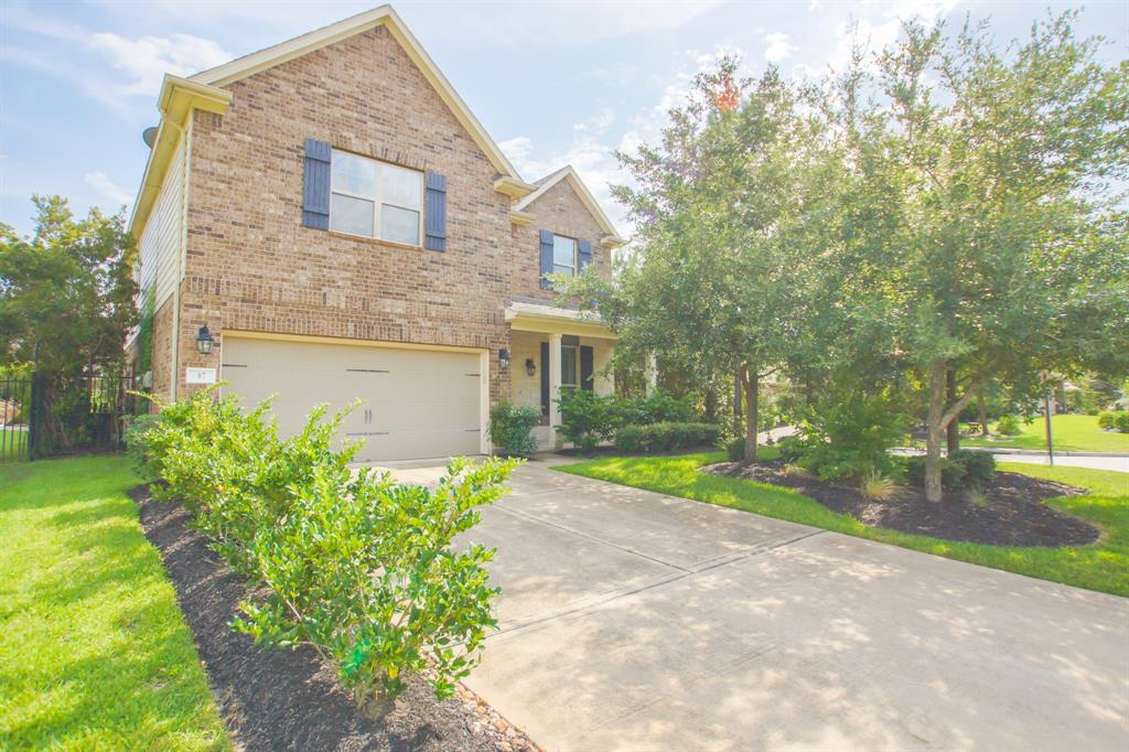 87 Wood Drake Place The Woodlands, Texas Beautiful home that features an open floor plan, Formal Dining room, large size kitchen with granite counter tops and breakfast bar, large size living area, master bedroom is on first floor with view to backyard, second floor has 3 big bedrooms with one shared bathroom and a family room open with view to downstairs living area, covered patio on backyard. Come visit this amazing home today, wont last long.