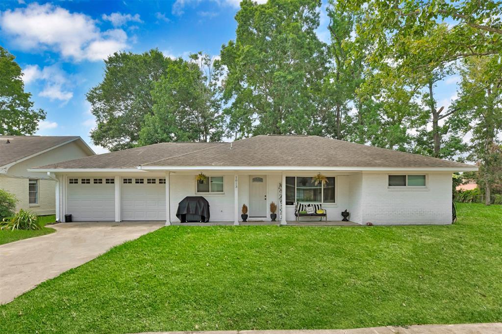 1013 Oak Drive, Liberty, TX 77575