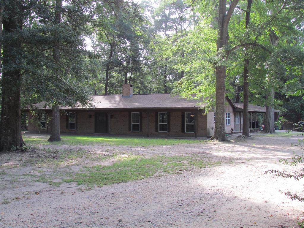 50 Brown Road Cleveland, Texas Country living at it's best! Beautiful 4 bedroom home on 3.9 acres. Updated kitchen, new flooring and new paint throughout in 2017. Large den/family room with custom built bar. Perfect for entertaining family and friends.
Carport has a storage room and there is 27x18 building perfect for workout room, game room or storage.
The acreage has mature oak trees and a section that is cleared for grazing. 3 sides of the property are fenced.
Come take a look at this beautiful property.