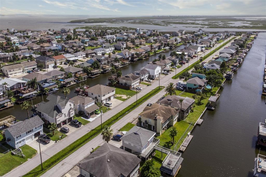 321 Ling Street, Bayou Vista, TX 77563