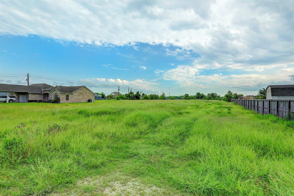 9211 Mccollum Park Road, Beach City, TX 77523