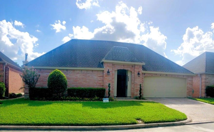 342 Champions Colony III Houston, Texas Check out this beautiful home located in Champions Colony III. The recently renovated house features new flooring, light fixtures, counter tops, blinds, etc. Washer, dryer and refrigerator included in the rent. Convenient to 1960 where you can find great shopping, restaurants, medical facilities and much more. Seller prefers a 24 month tenant. Washer/Dryer, Fridge, Water, yard and trash included in rent.