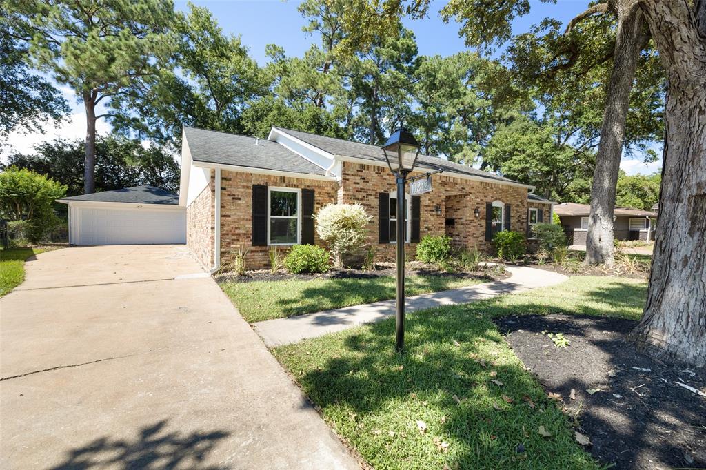 10242 Knoboak Drive Houston Tx 77043 Har Com