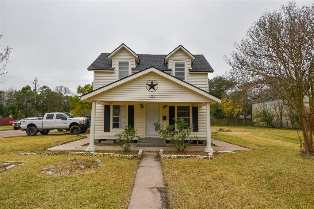 424 S Broadway Street, La Porte, TX 77571