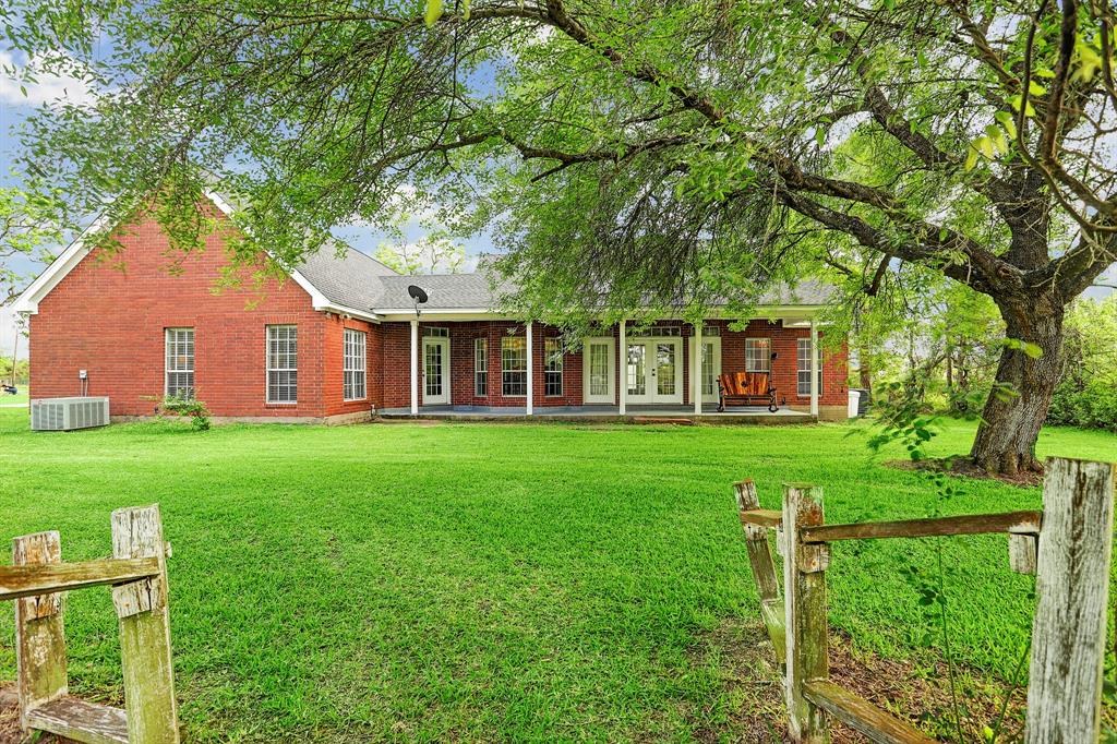 12808 33rd 1/2 Street, Santa Fe, TX 77510