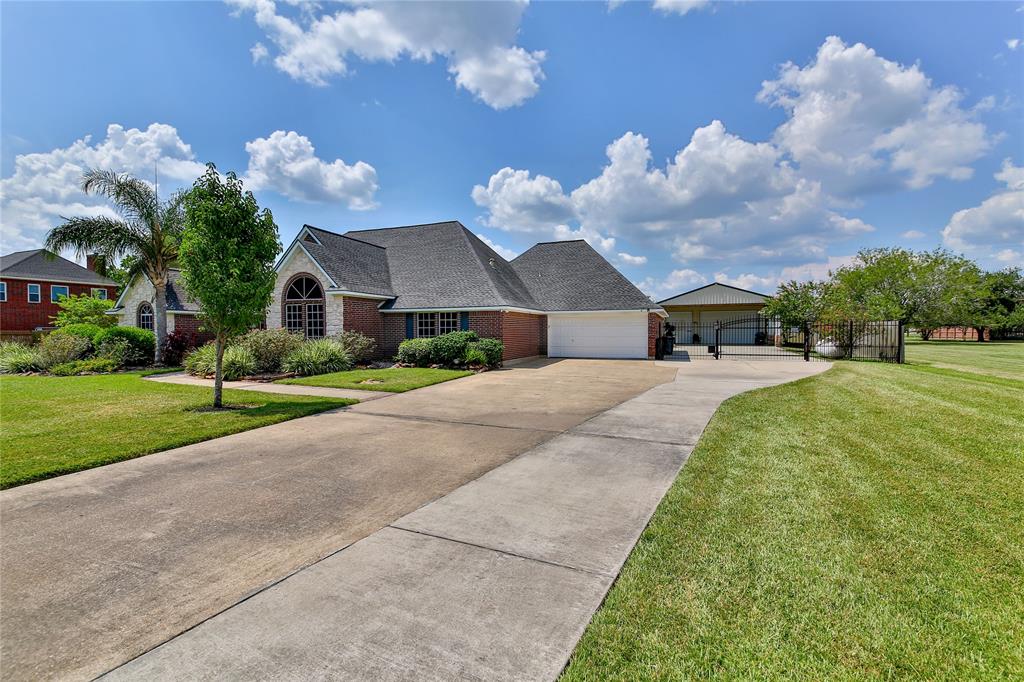 6903 Plantation Drive, Baytown, TX 77523