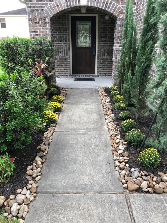 2915 Beacon Grove Street Spring, Texas WOW!!! What a beauty! This home has it all located near 99 and 45 and offers easy access to major roads. This home has been newly renovated and has a long list of updates that are a must-see. Updated flooring with vinyl slates throughout the entire home, freshly painted, updated kitchen appliances, new light fixtures and ceiling fans throughout, added recessed lighting, new toilets in two bathrooms, custom master bath with walk in shower, spacious master bedroom, giant game room upstairs, custom entertainment center, epoxy flooring in garage. These are just some of the touches that this home has to offer. Also included is pest control and lawn care.