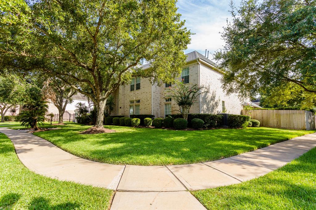 1931 2 Shoreline Drive, Missouri City, Texas 77459, 6 Bedrooms Bedrooms, 6 Rooms Rooms,4 BathroomsBathrooms,Single-family,For Sale,Shoreline,24306940